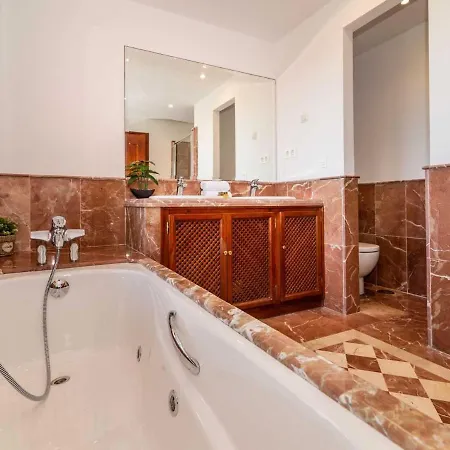 Vacation I El Calvario Villa, Cinema, Pool, Andalusian Garden, Top Location In Old Town *