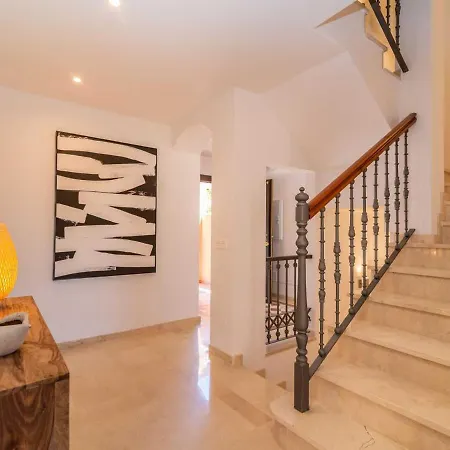 Vacation I El Calvario Villa, Cinema, Pool, Andalusian Garden, Top Location In Old Town Villa Marbella